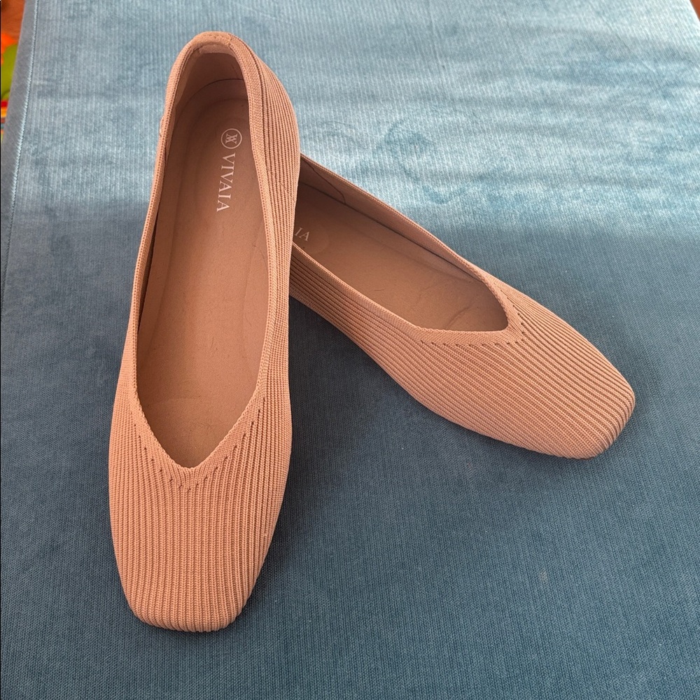 NWOT Vivaia Square-Toe V-Cut Flats (Margot 2.0) in Almond